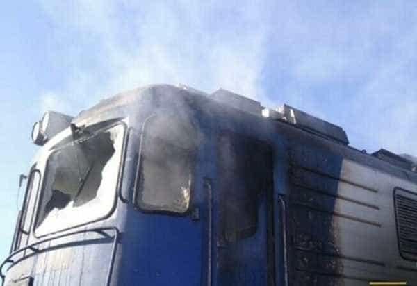 Panică pe calea ferată Locomotiva unui tren de călători a luat foc