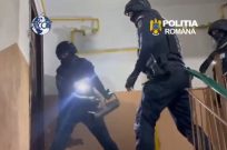 perchezitii trafic droguri argeș