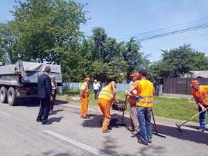 66 milioane lei - puse la bătaie de CNAIR pentru plombe şi petice pe drumurile naţionale din Argeş 8 petice drumuri nationale