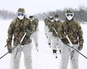 Unitățile Militare din Pitești se înarmează. Cu schiuri... 1 UM cumpara ski-uri