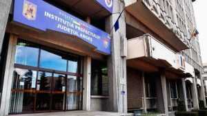 Protest Prefectură: „Noi cu salariile suntem la nivelul unei primării de comună de gradul III!” 1 Institutia Prefectului Arges