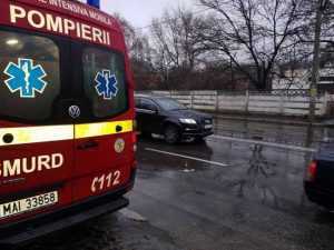 Autoturism rasturnat în afara drumului în Dedulești! Intervine SMURD! 1 Pompieri SMURD