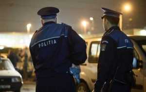 Scandal în zorii zilei! Rupt de beat la 7 dimineața, a fost luat de polițiști 5 Politia targ - Scandal în zorii zilei! Rupt de beat la 7 dimineața, a fost luat de polițiști