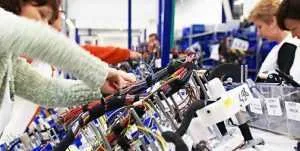 Industria auto va fi perturbată din cauza lipsei componentelor produse în Ucraina 1 industria auto