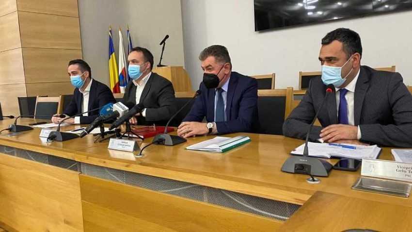 Creștere de preț pentru giratoriul din zona Târgului Săptămânal! 2 gentea and co - Creștere de preț pentru giratoriul din zona Târgului Săptămânal!