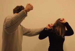PITEȘTI: Bărbat arestat! Și-a agresat iubita cu 20 de ani mai în vârstă 11 foto violoenta in familie - PITEȘTI: Bărbat arestat! Și-a agresat iubita cu 20 de ani mai în vârstă
