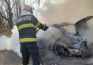 O mașină a luat foc în mers, la Băbana! S-a făcut scrum! 13 incendiu autoturism babana - O mașină a luat foc în mers, la Băbana! S-a făcut scrum!