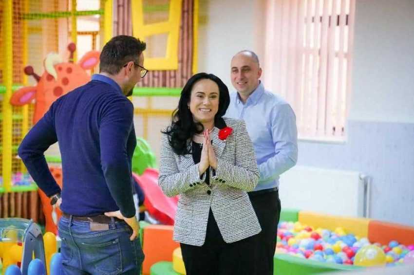 Copiii cu autism - sprijiniți cu baloane, o dată pe an... O ședință de terapie costă între 90-120 lei! 4 Simona Bucura2 - Copiii cu autism - sprijiniți cu baloane, o dată pe an... O ședință de terapie costă între 90-120 lei!