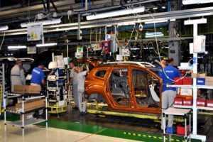 Producția de mașini la uzina Dacia din Mioveni este în creștere 7 dacia