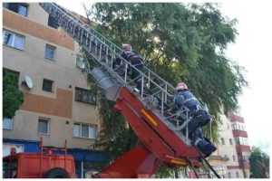 Bărbat din Trivale găsit decedat în casă de pompieri! Avea 67 de ani 1 pompieri scara