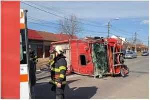 Mașină de pompieri implicată într-un accident la Albota! 24 mașină de pompieri
