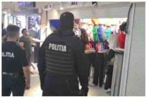 Administratorul unui magazin din Pitești trimis în judecată! Vindea haine contrafăcute 1 din controale