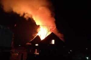 Viață de pompier în Argeș! 134 de misiuni în weekend, două necazuri mari! 12 incendiu-casa-pompieri