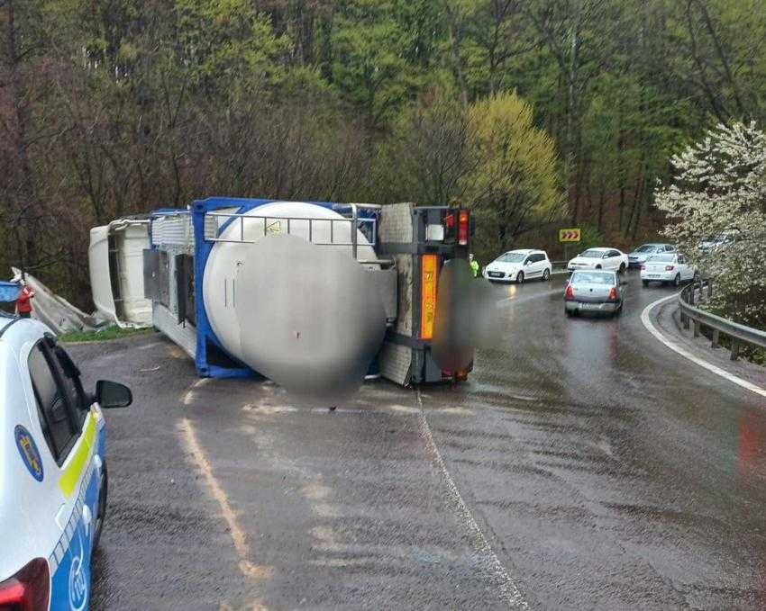 cisterna-rasturnata (3) cisterna-rasturnata (3)