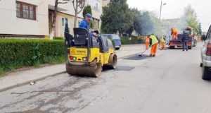 muncitori spgc asfaltare strazi curtea de arges