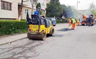 muncitori spgc asfaltare strazi curtea de arges
