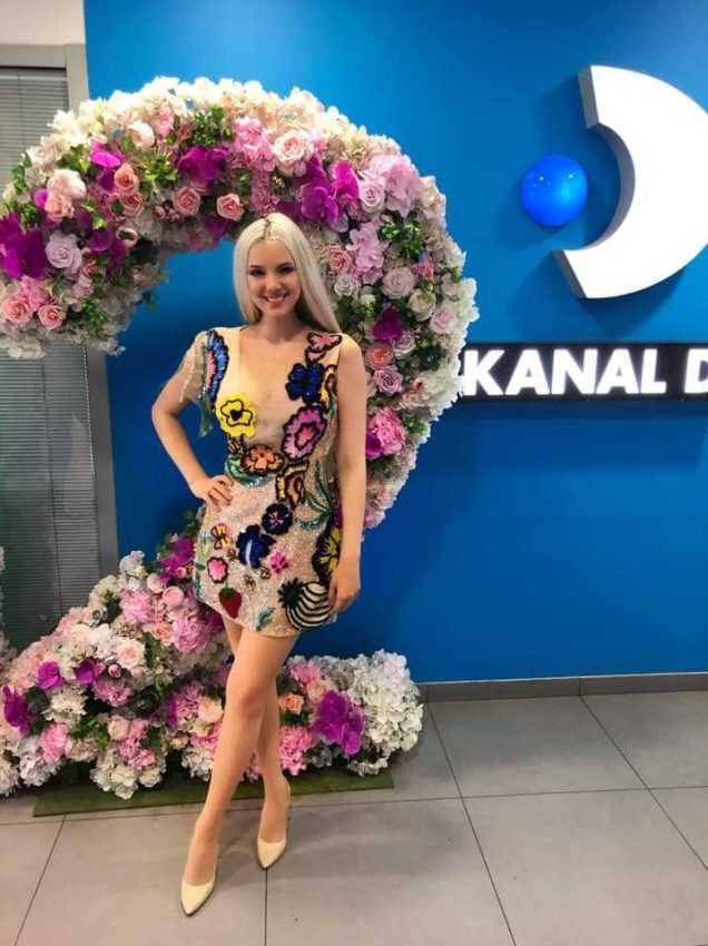 Vrei să fii unică? Alege să strălucești în ținutele Queen Atelier! 7 sandra n - Vrei să fii unică? Alege să strălucești în ținutele Queen Atelier!