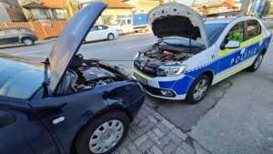 O șoferiță a fost ajutată de polițiștii piteșteni să pornească autoturismul 1 WhatsApp Image 2022 04 20 at 09.35.50 1 - O șoferiță a fost ajutată de polițiștii piteșteni să pornească autoturismul