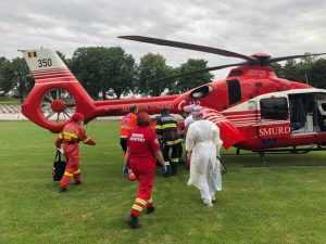 Bărbat intubat, adus cu elicopterul SMURD, pentru o intervenție de urgență la Pitești! 1 elicopter-smurd