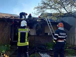 (VIDEO) Incendiu la o locuință de pe strada Depozitelor din Pitești! 1 de isu