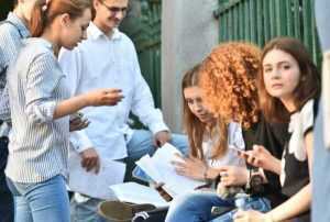 Elevii de la Brătianu (Pitești) și din Câmpulung au rupt la simulări! Cele mai multe note de 10! 1 elevi
