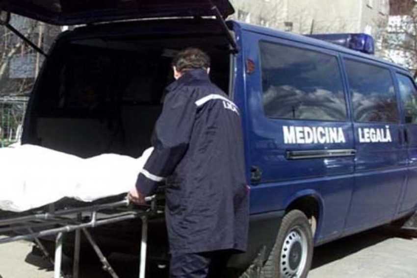 spanzurat satu mare - Accident cu 3 victime la Mihăești! Un șofer băut a intrat cu mașina într-un cap de pod