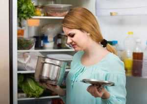 Cum prevenim toxiinfecțiile alimentare. Recomandările ANSVSA 1 mancare degradata