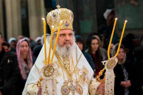 Ce salariu are un preot? Cât câștigă lunar Preafericitul Daniel? 2 patriarhul-daniel