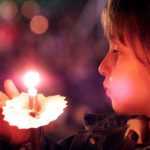 Să nu te împiedici în drum spre slujba de Înviere! De ce trebuie să îngropi cojile de la ouă! Alte superstiții în Sâmbăta Mare 10 traditii_de_paste_2017_67690300