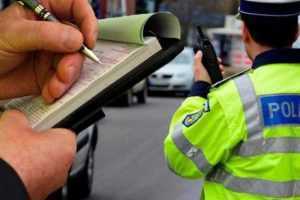 Doi bărbați din Bogați depistați de polițiști conducând fără drept 1 amenzi-soferi