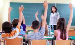 A crescut costul standard per elev. Ce se întâmplă cu salarizarea 1 burse elevi pitesti