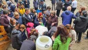 (VIDEO) Slujbă mare de Izvorul Tămăduirii la Pârâul de leac de la Vâjâita, Nucșoara 1 Slujbă mare de Izvorul Tămăduirii la Pârâul de leac de la Vâjâita, Nucșoara