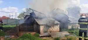 (VIDEO) O țigară aprinsă a dus la un incendiu de amploare în Căteasca 1 incendiu-cateasca