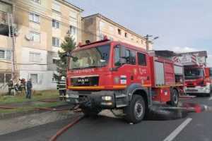 Incendiu la un apartament din Curtea de Argeș! 2 incendiu tiglari 1 wqci - Incendiu la un apartament din Curtea de Argeș!