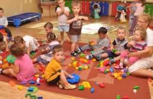 Grupele de creşă vor fi mai aglomerate. Vor avea chiar şi 20 de copii! 29 cresa-copii_grupe aglomerate