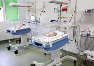 Bani pentru 5 incubatoare neonatale la Județean și la Spitalul Costești 1 incubatoare