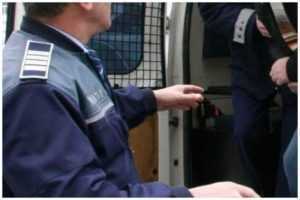 Un bărbat din Bascov a agresat o tânără de 16 ani într-un autobuz! A fost reținut! 3 din ag