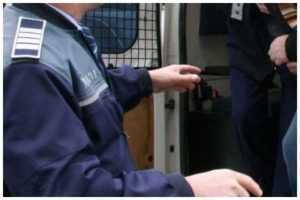 Bărbat de 50 de ani din Merișani reținut de polițiști pentru șantaj 1 un reținut