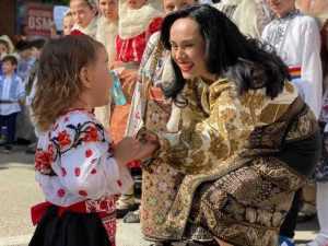 Portul popular românesc- cinstit în Argeș! Simona Bucura Oprescu a îmbrăcat un costum tradițional 22 portul-popular-romanesc (2)