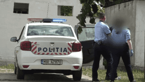 A furat o mașină din curtea unei firme din Pitești și a fugit! 1 retinut politie - A furat o mașină din curtea unei firme din Pitești și a fugit!