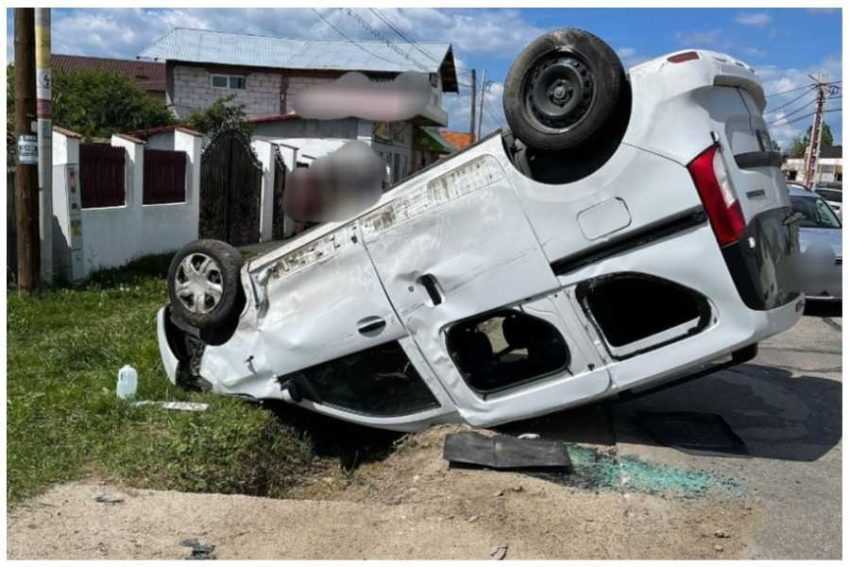 un autoturism rasturnat