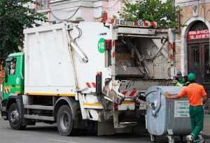 Atenție, piteșteni! Nu parcați în fața platformelor de colectare a gunoiului 26 salubritate