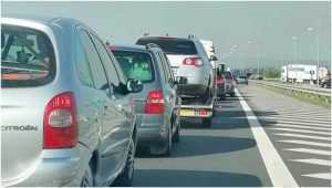 Trafic blocat în Mioveni! Incendiu la cablurile de tensiune 1 trafic-blocat