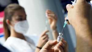 De mâine: Începe vaccinarea cu doza a patra împotriva COVID-19 1 vaccin