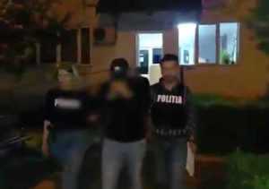 (VIDEO) Hoții care se dădeau drept angajați la o firmă de energie electrică- trimiși în judecată 3 flagrant