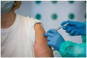 Vezi ce români vor beneficia de vaccinuri gratuite! 1 cu vaccin