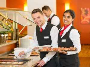 Solicitarea antreprenorilor din industria HoReCa: salarii minime de 3.000 lei brut! 1 HoReCa cu personal asiatic