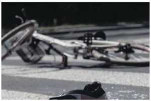 Accident rutier grav! Un copil de 13 ani a fost lovit de un BMW! 7 bicicleta accident