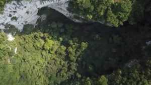 Ce descoperire șocantă a fost făcută într-o groapă din China 1 groapa adanca china - Ce descoperire șocantă a fost făcută într-o groapă din China
