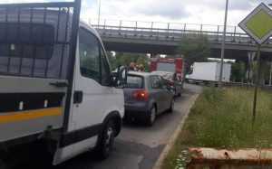 Accident la Podul Viilor! Un camion și 2 mașini s-au ciocnit 16 accident-podul-viilor (2)